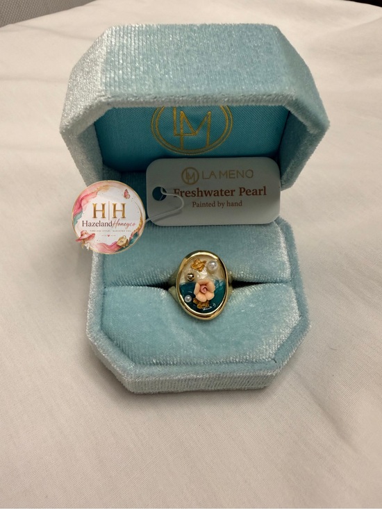 La Meno Jewelry - NWT:La Meno Freshwater Pearl Floral Ring in Blue and Gold